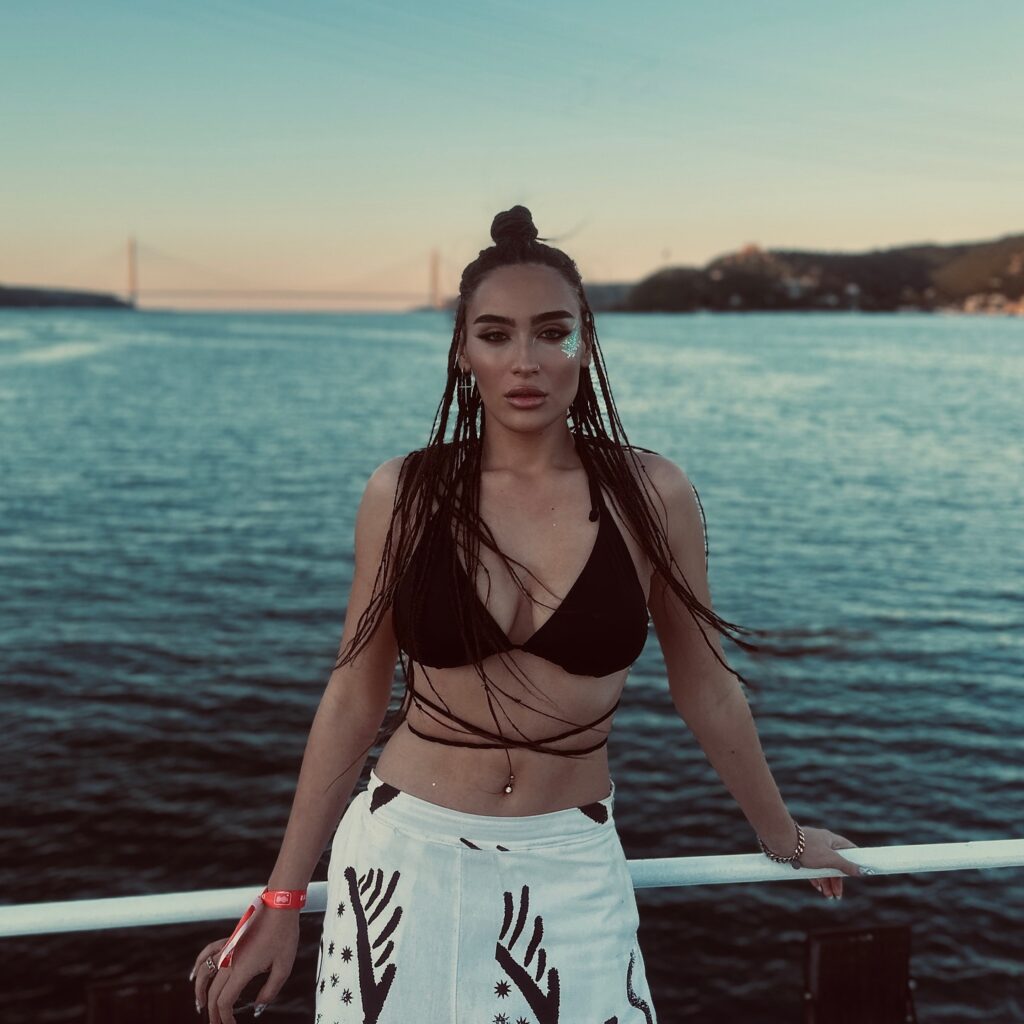 بهارک بهیرایی شرکت کننده برنامه زن روز